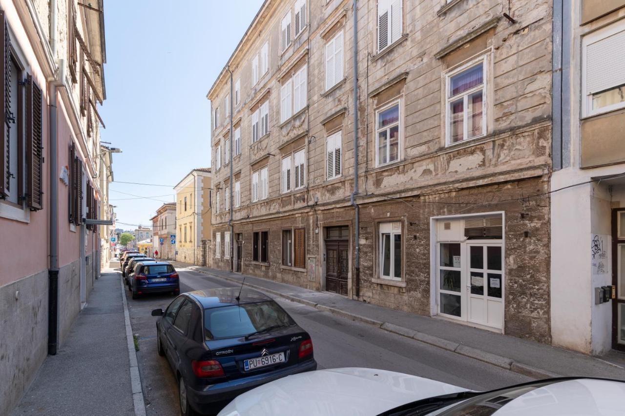 Centar City Pula Apartments Exteriör bild